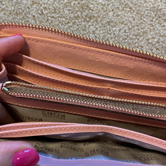 Michael Kors Pink Wallet Gold Zipper - Picture 3 of 4